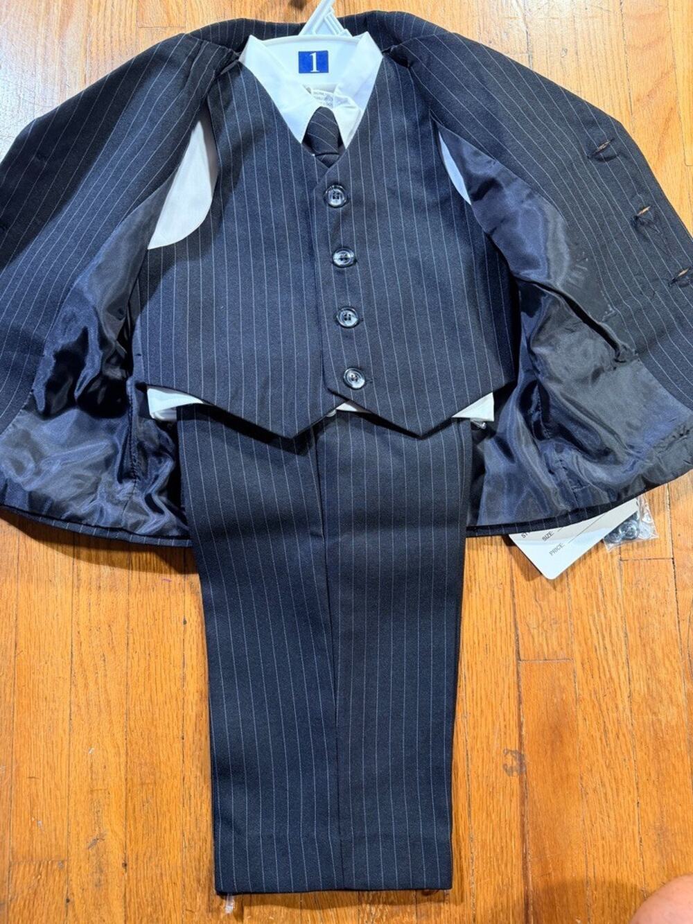 Boys Size 1 Black Pinstripe 5-Piece Suit Jacket Vest Pants Shirt Tie NWT